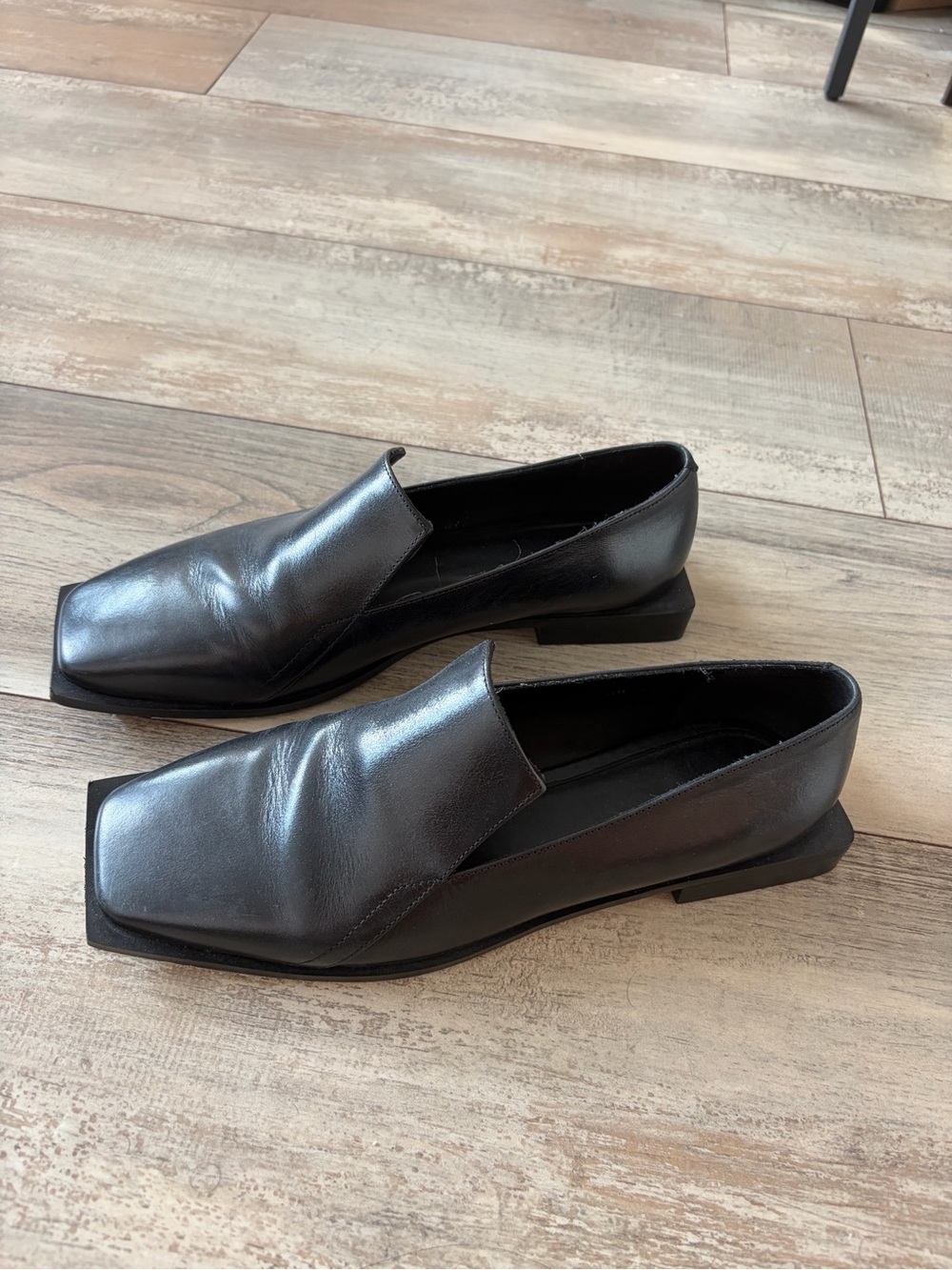 Alohas Women's Black Square-Toe Leather Loafers - Picture 2 of 5
